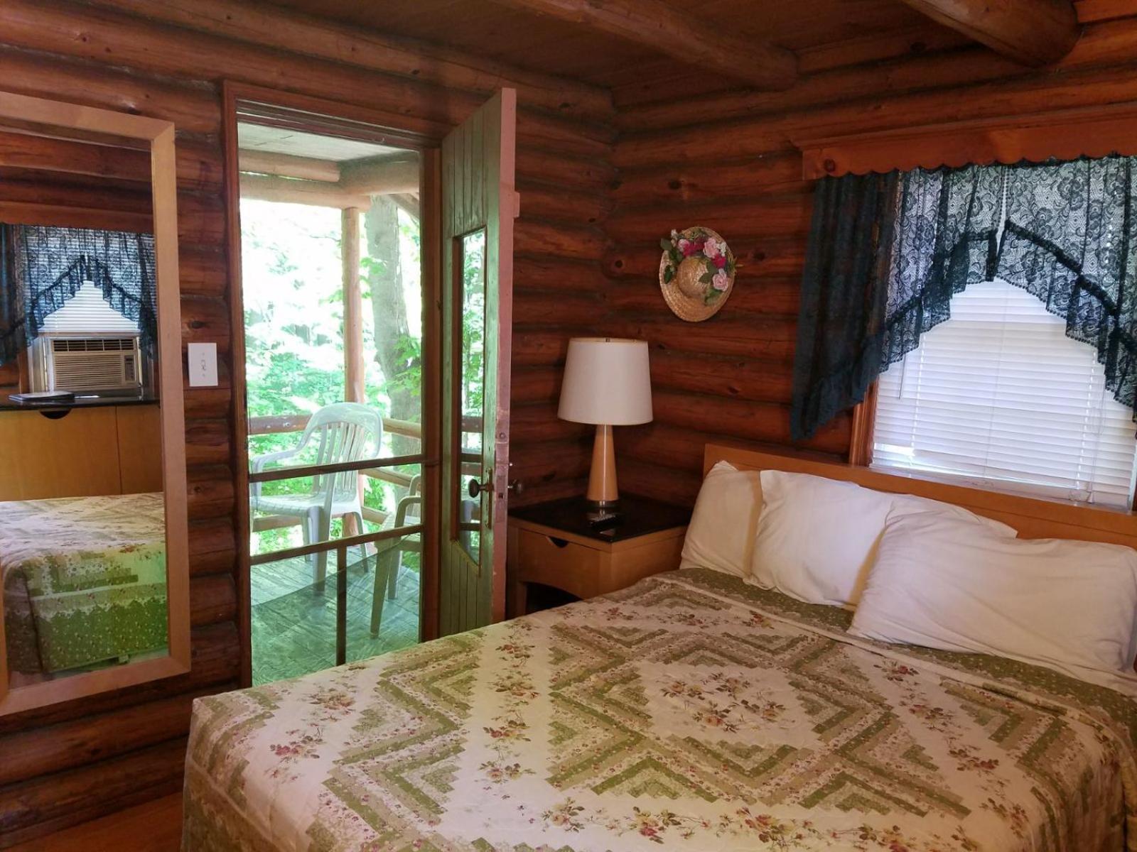 Seven Dwarfs Cabin - On The Brook Cabins Lake George Exterior foto