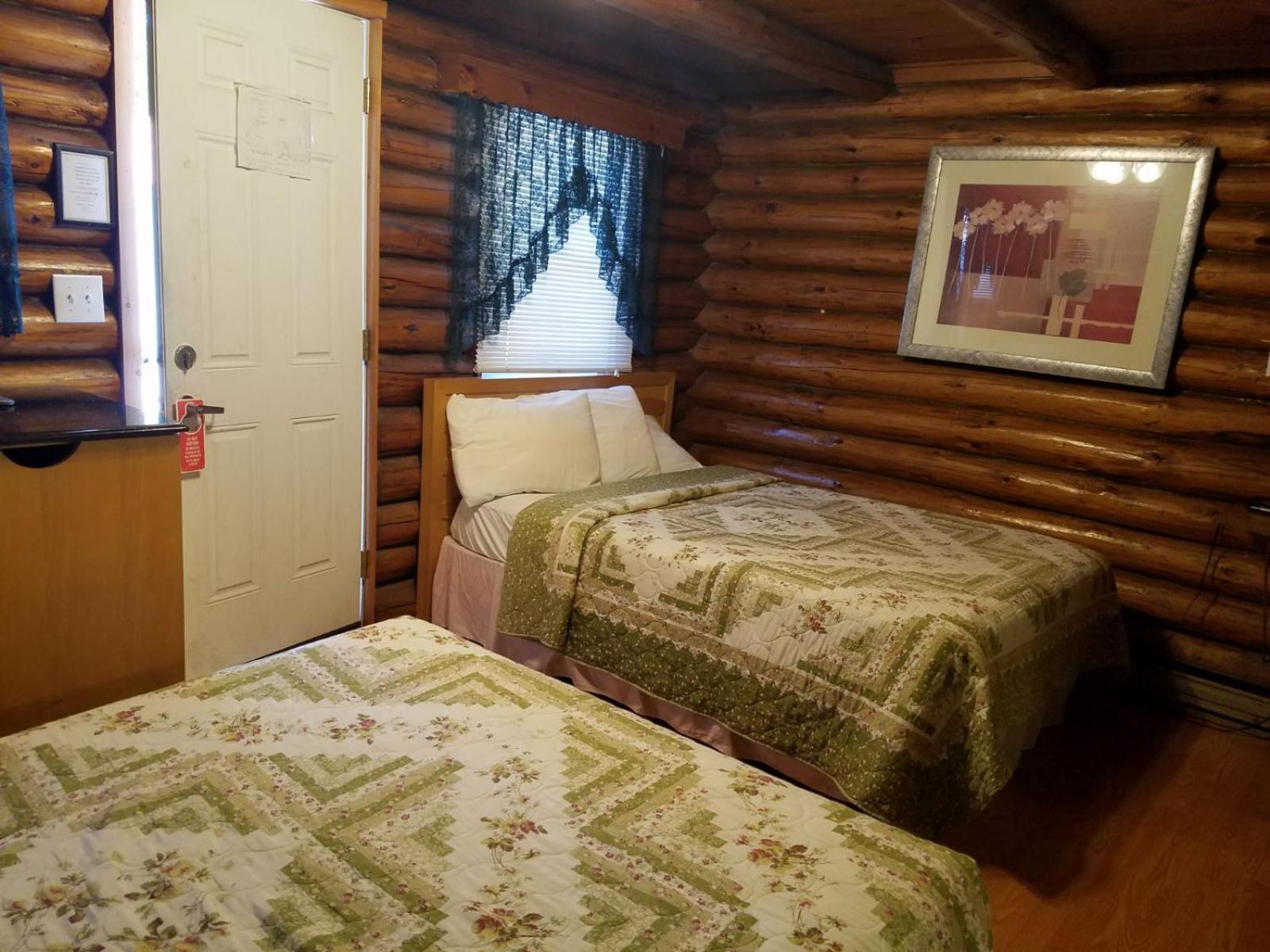 Seven Dwarfs Cabin - On The Brook Cabins Lake George Exterior foto